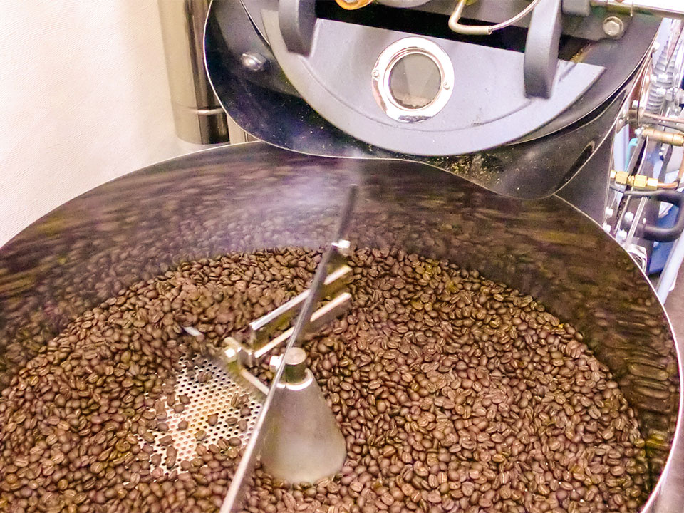 丁寧な自家焙煎のコーヒー豆